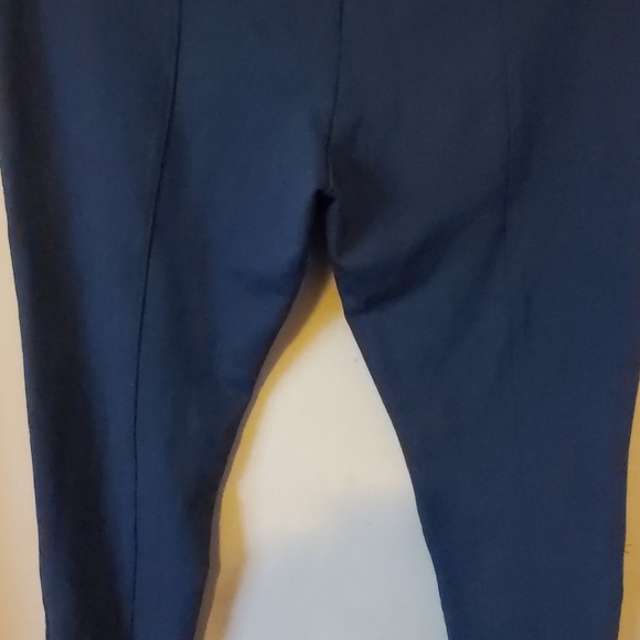 EUC medium-sized Nordstrom navy blue leggings. - Picture 5 of 9
